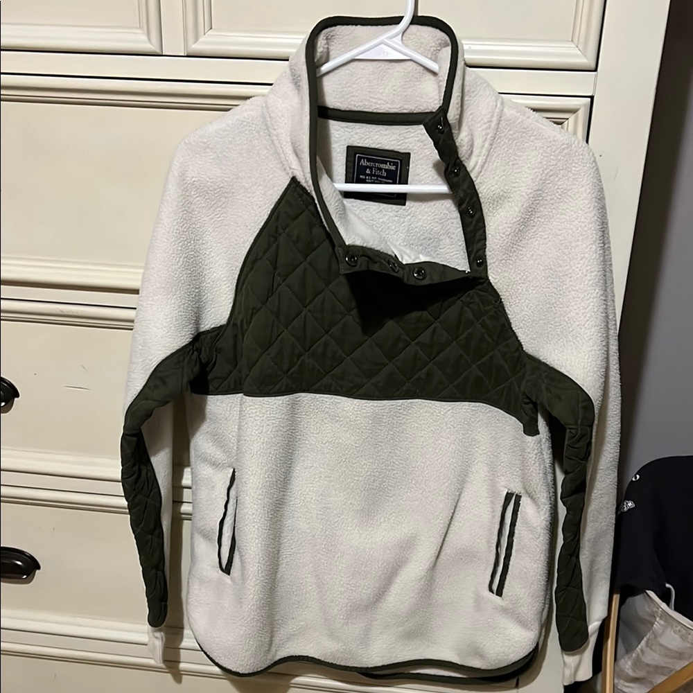 Abercrombie & Fitch White and Green Fleece Pullover